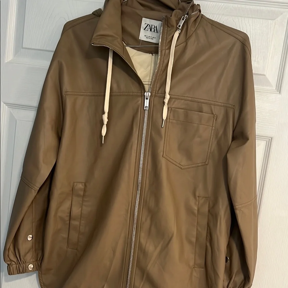 Zara Tan Windbreaker with Zip-Up Design and Elastic Cuffs - Picture 3 of 5